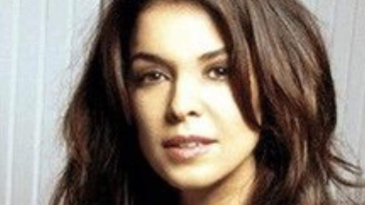 april pisano add annabella sciorra hot photo