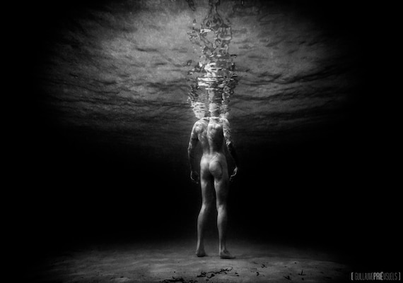 donald tepper add nude men underwater photo