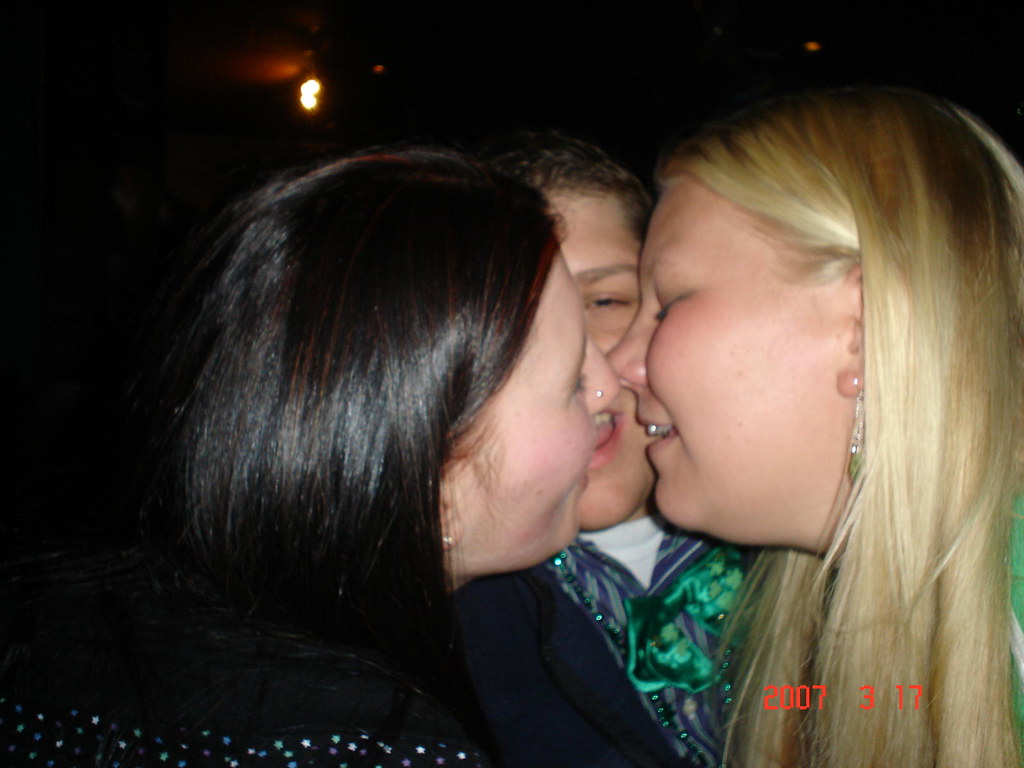 beth kushner add 3 way kiss photo