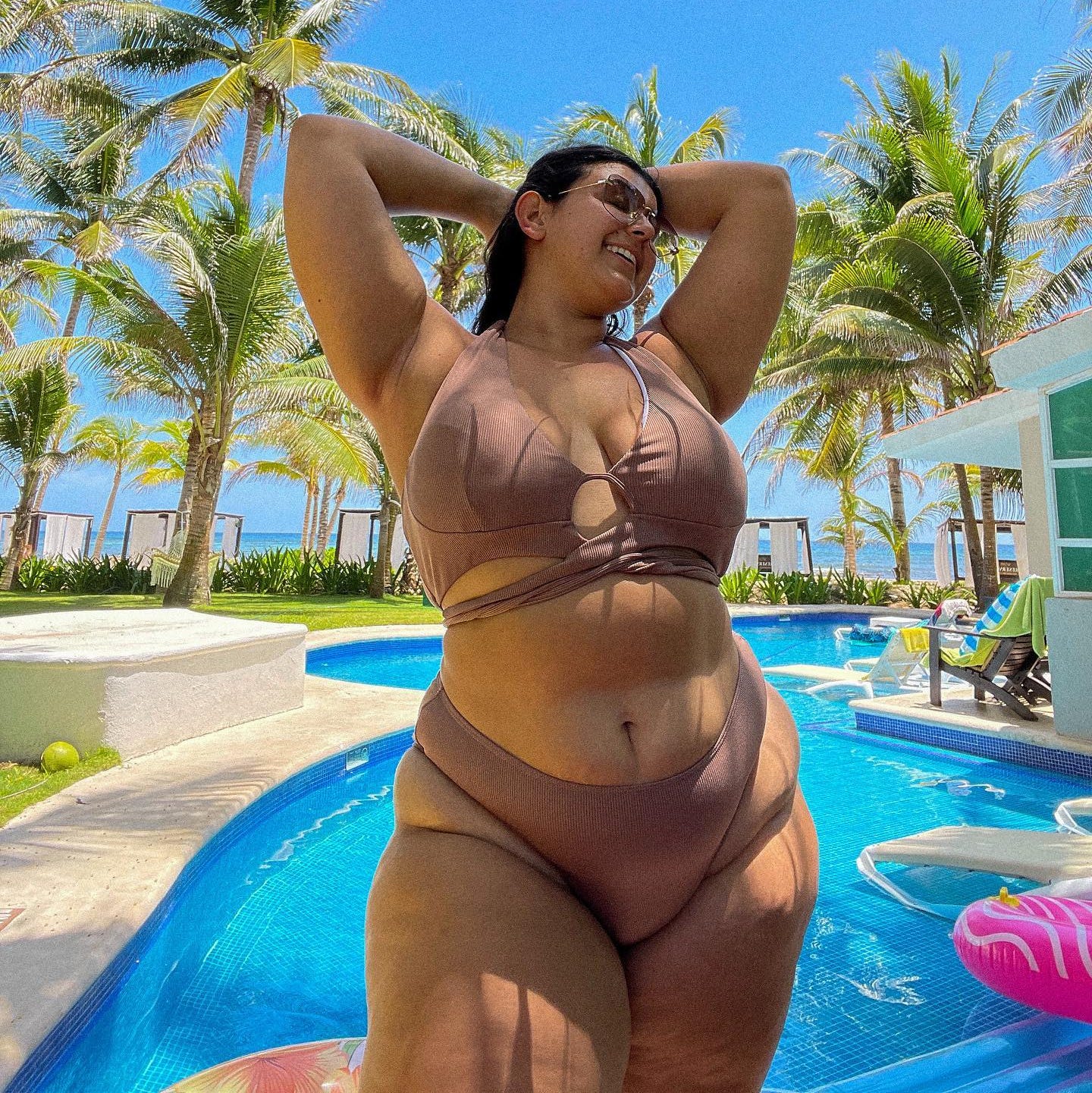 diala ahmad add bbw bikini tits photo