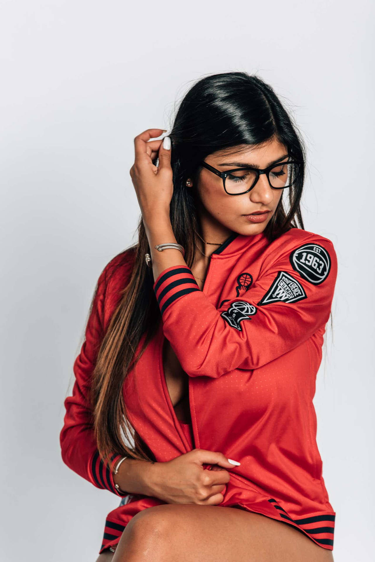 adrian gillard add mia khalifa 4k photo