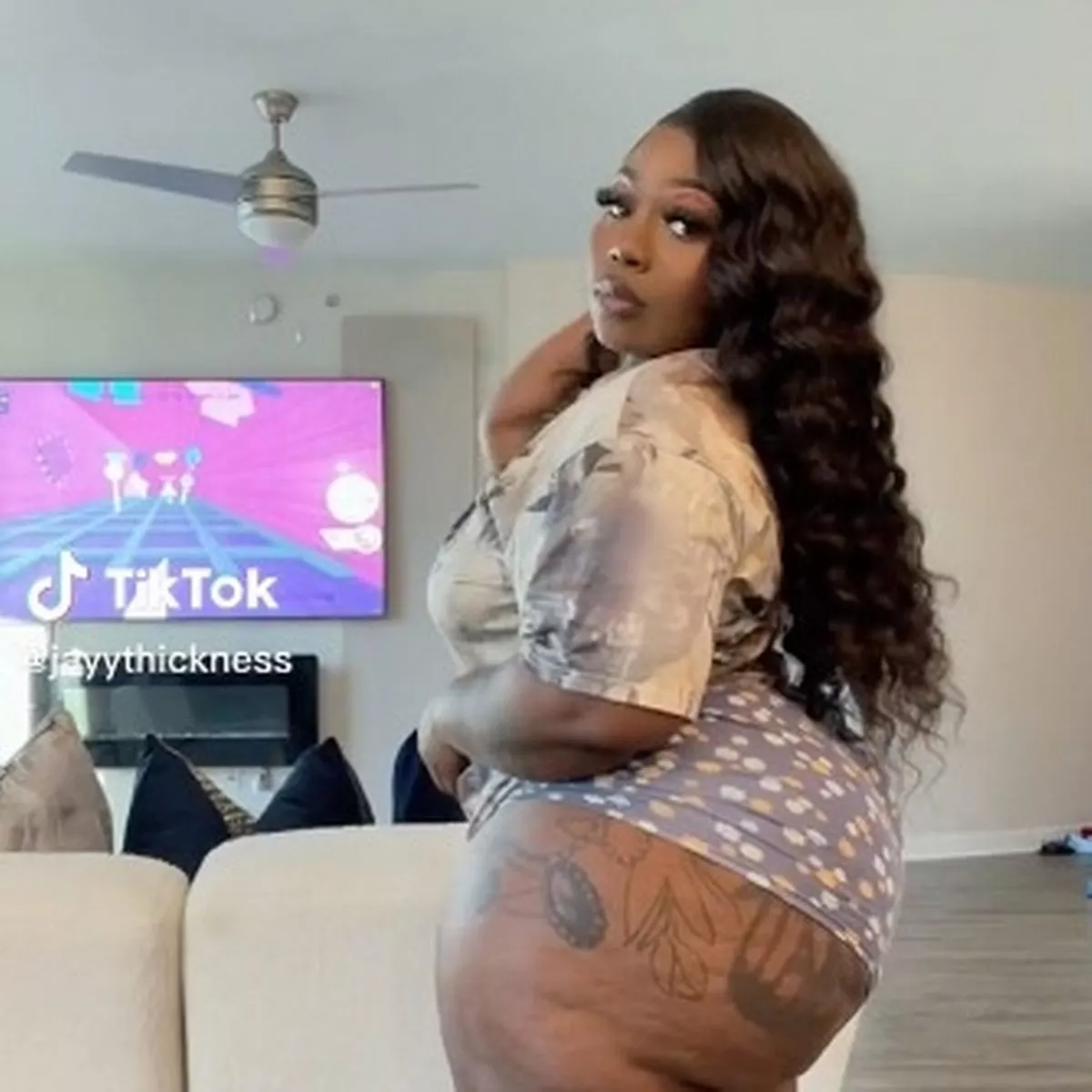 dark yenz add porn star with biggest butt photo