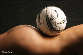 chen zhixiang add naked ladies soccer image