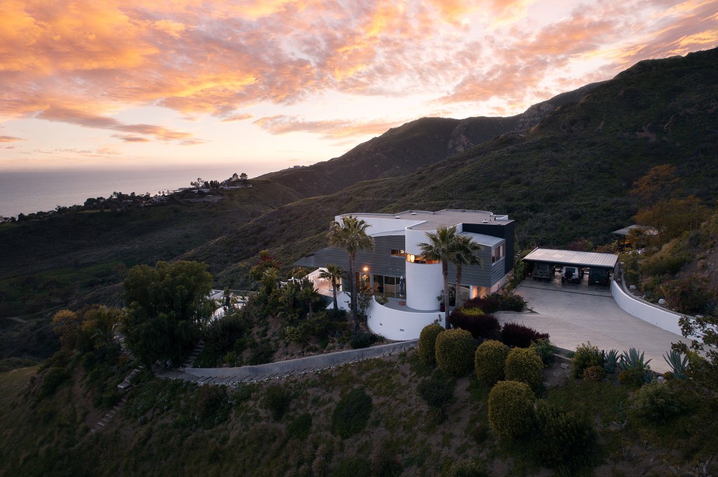 diane raley add james deen mansion photo