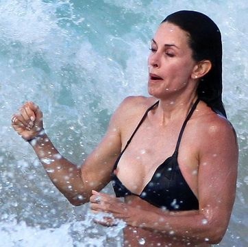 dong eun lee add courteney cox nip slip photo