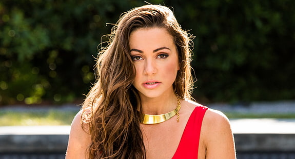 auston martin add abigail mac facial photo