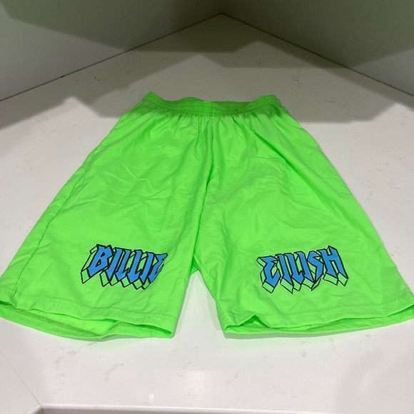 ali alkhuraim add billie eilish booty shorts photo