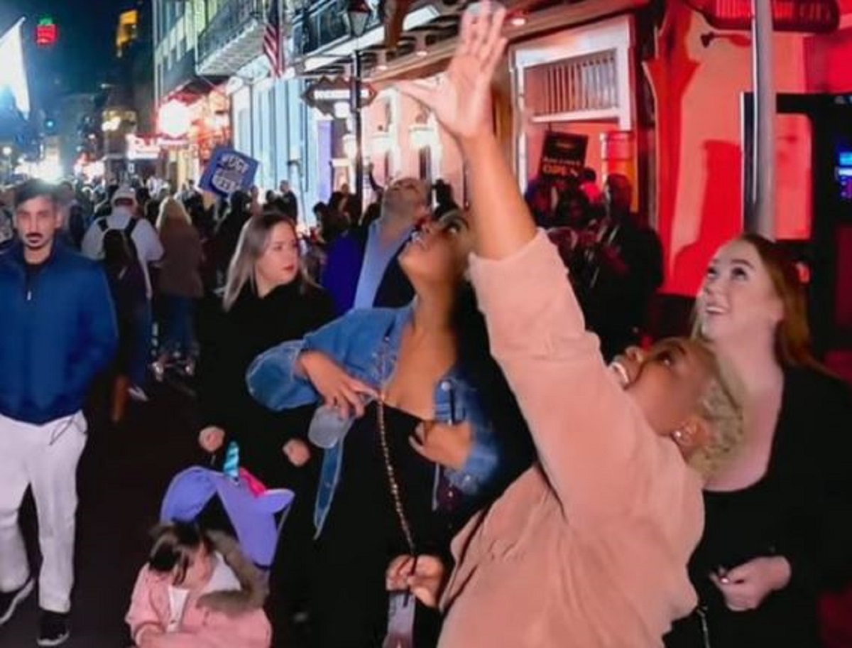 barb strom add bourbon street flasher video image