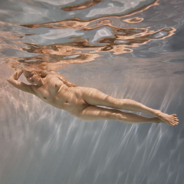 daniel riskin add nude women underwater photo