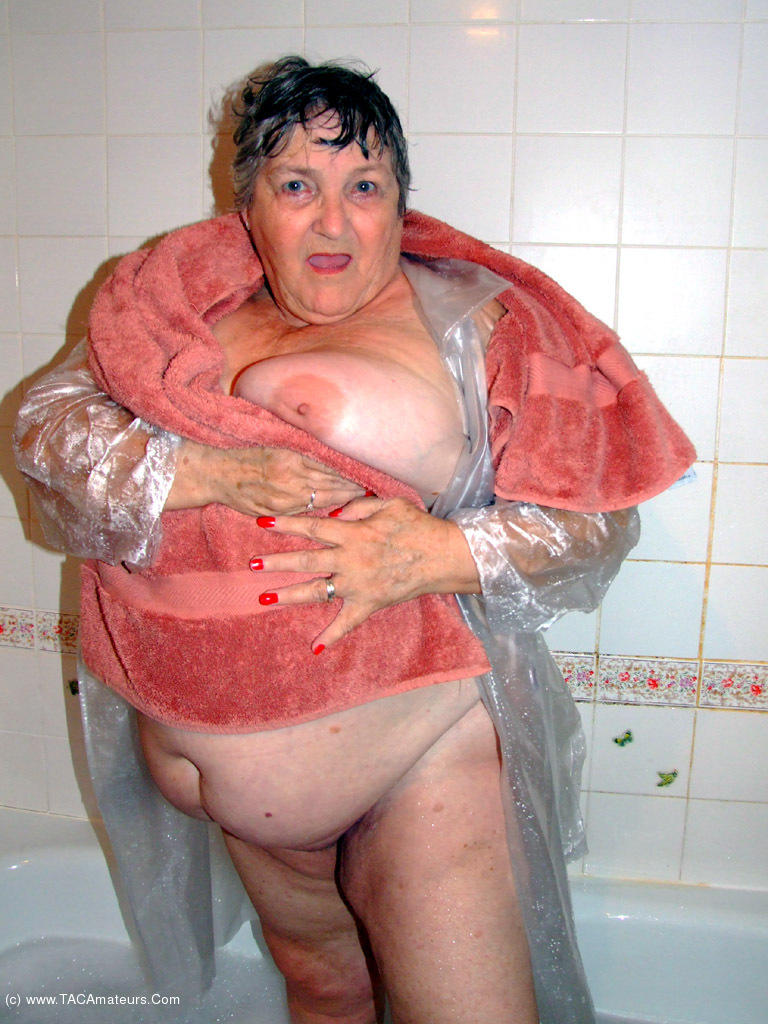 colleen grey add grandma shower porn photo