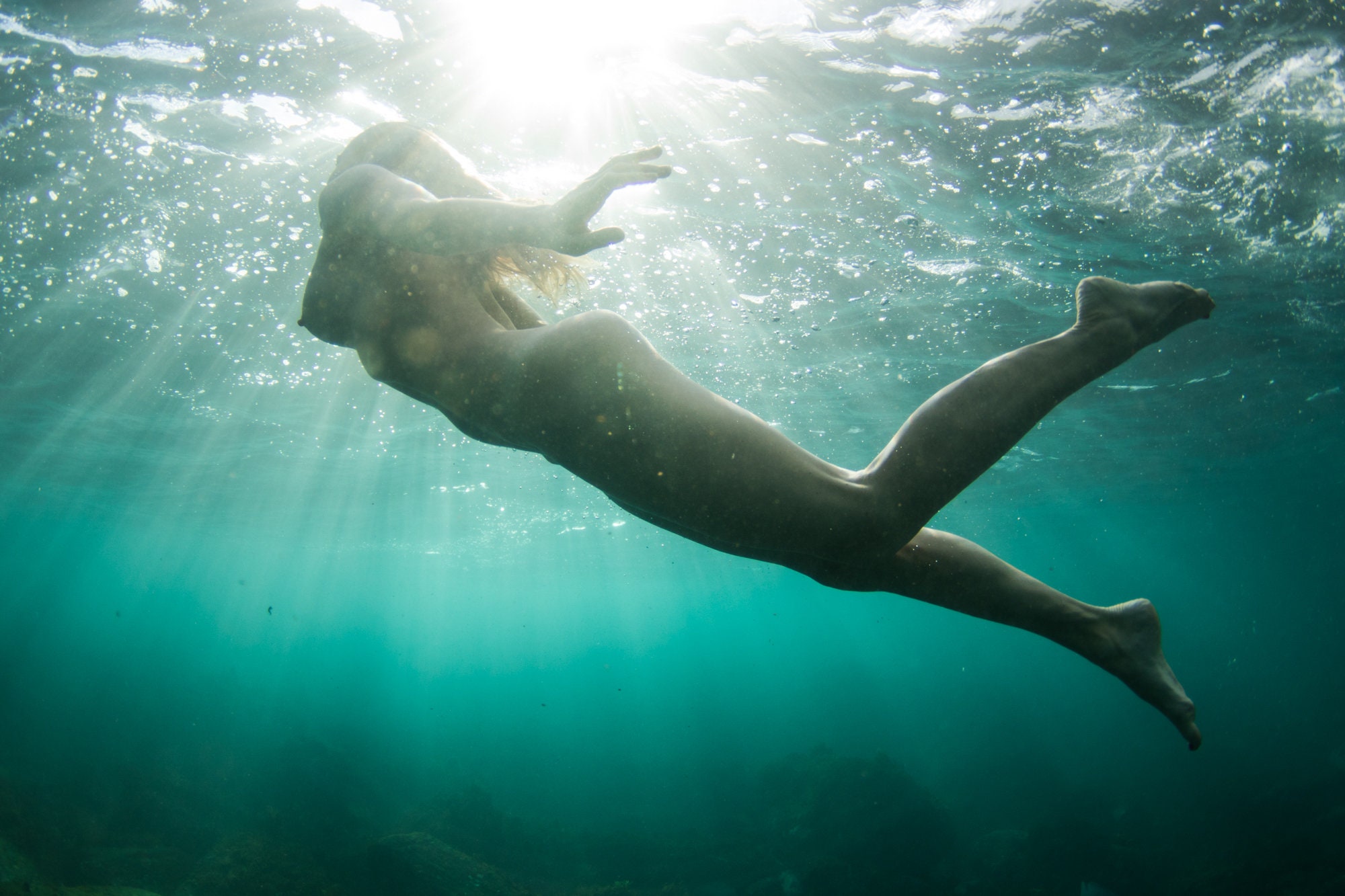 azim firdaus add nude women underwater photo