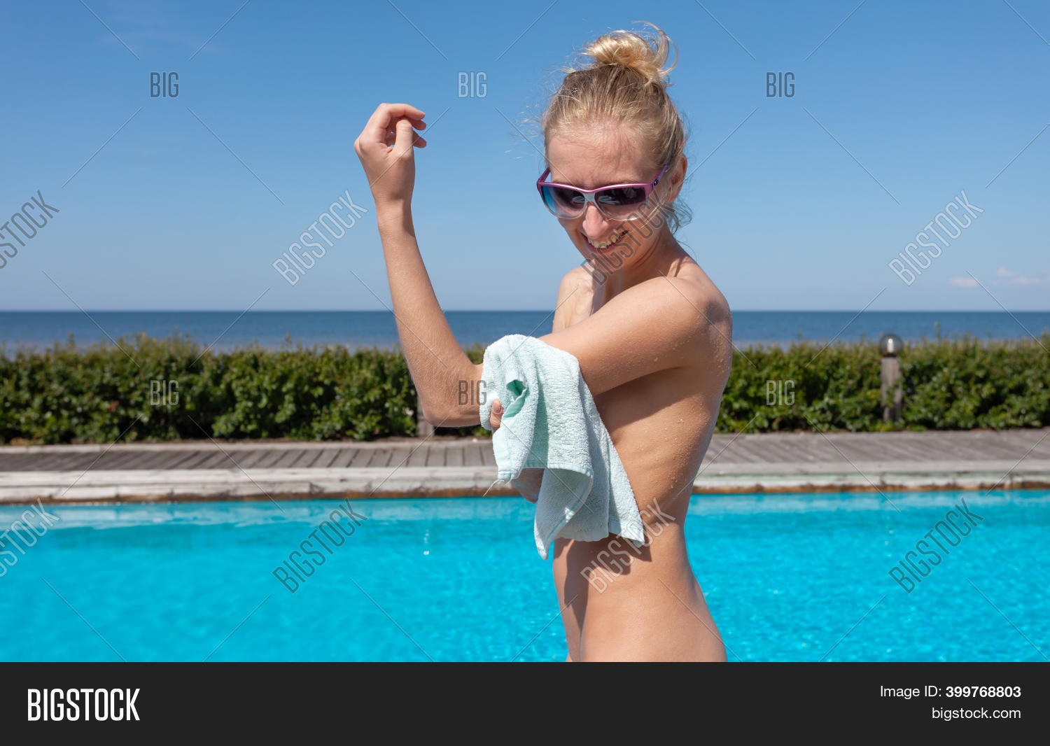 diane bean add women naked in swimming pool photo