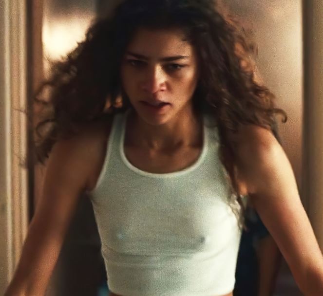 don mano add zendaya nips photo